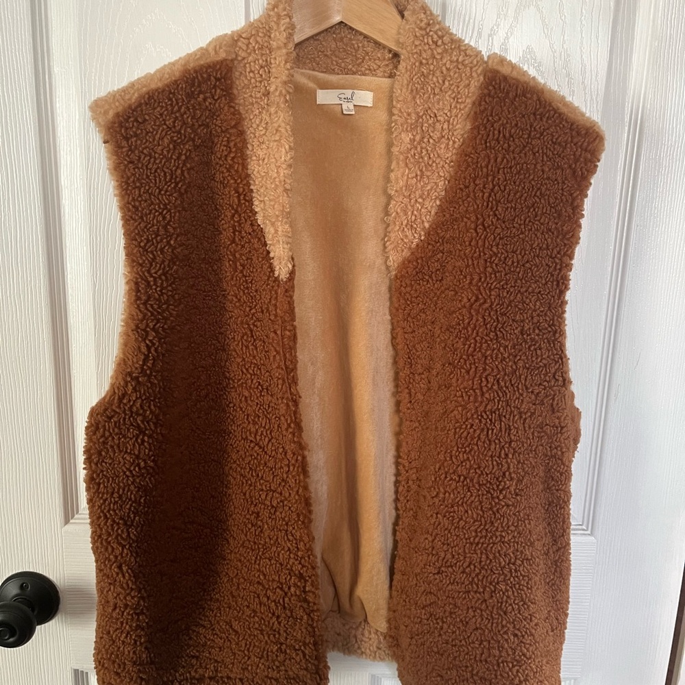 Easel Brown Sherpa Vest